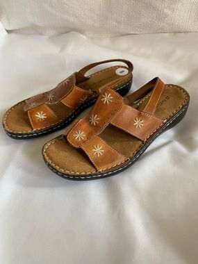 Naturalizer "Chavaro" Womens Sandal Sz 8M Elastic Strap Walking Comfort Hawaiian